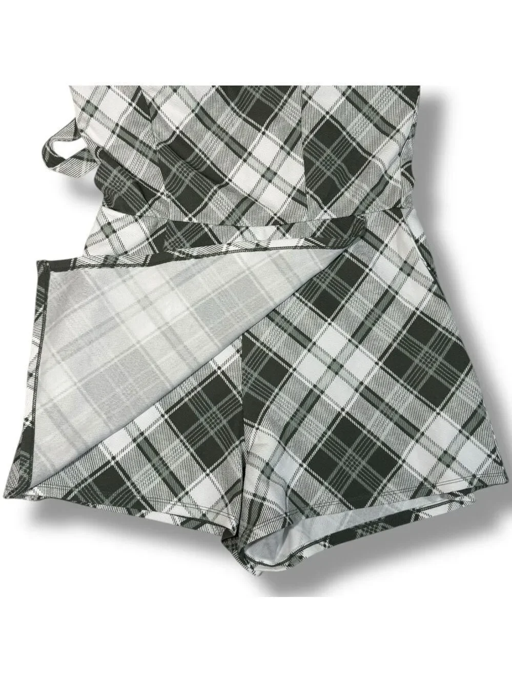 No Boundaries Junior’s Plaid Romper Green/White Size Large
